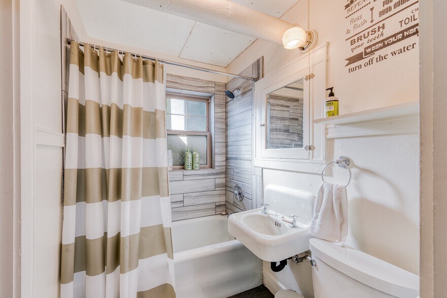 More Photos Of 4025 SE Hawthorne Blvd, Portland Apartments For Sale