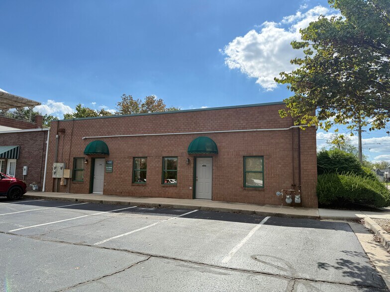 More Photos Of 3804-3814 S Cox Ave, Springfield Office For Lease
