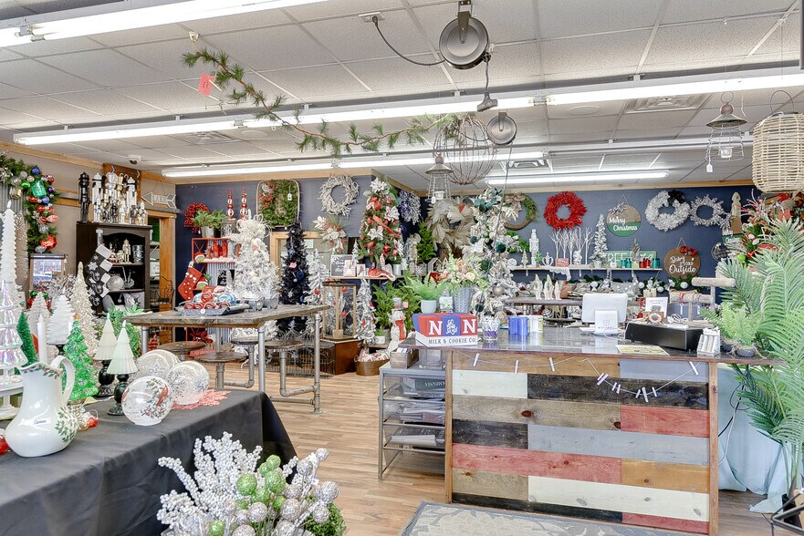 More Photos Of 110 W Reichmuth Rd, Valley Freestanding For Sale