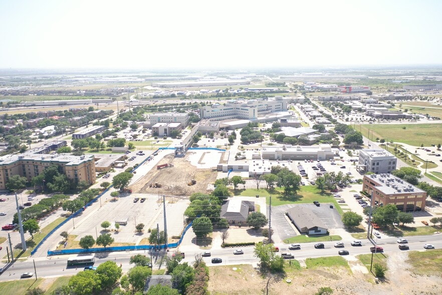 More Photos Of 319-321 Bonnie Brae St, Denton Medical For Lease