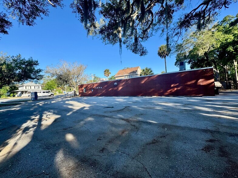 More Photos Of 609 S Ridgewood Ave, Daytona Beach Office For Sale