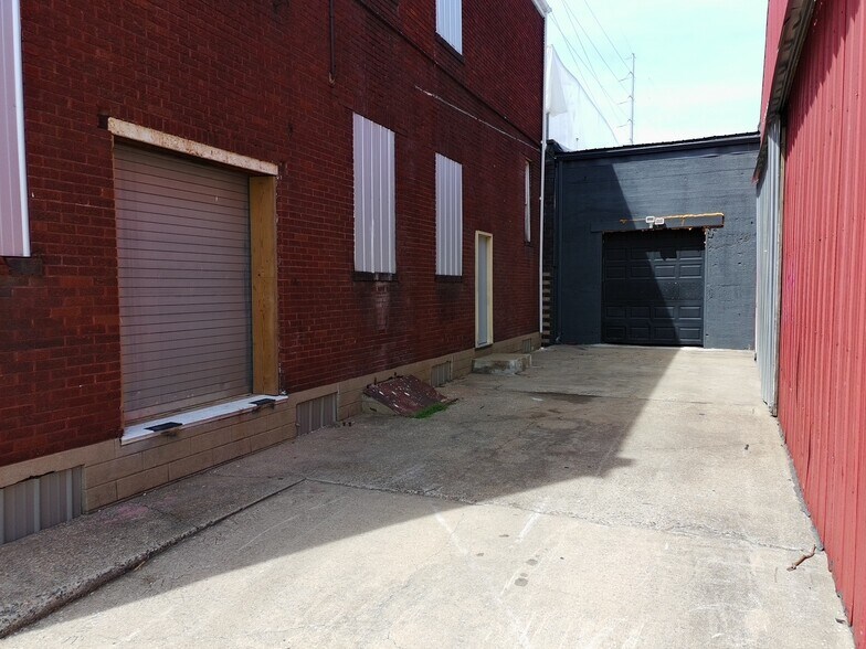 More Photos Of 204 McCreary St, Fort Branch Light Manufacturing For Sale