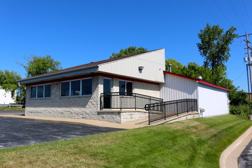 More Photos Of 3897 Wilder Rd, Bay City General Retail For Lease