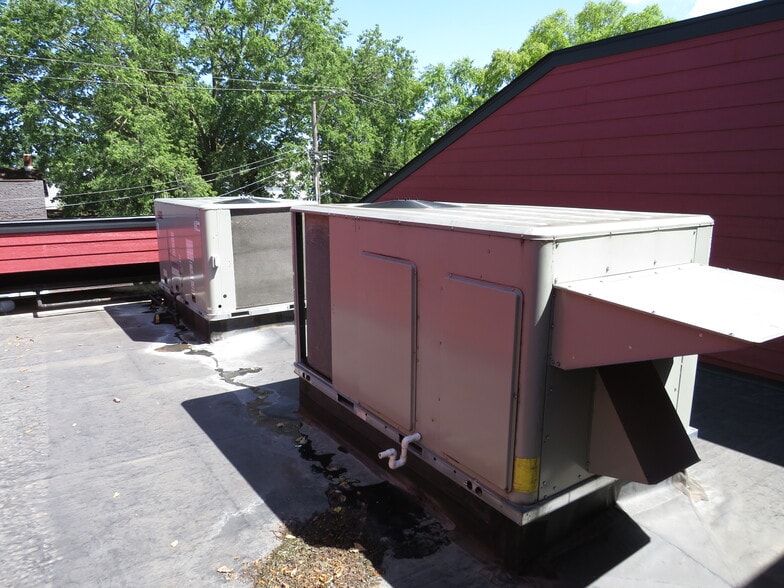 More Photos Of 403 S Main St, Wilmington Freestanding For Sale