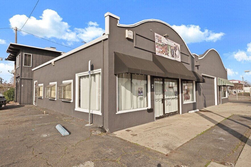 More Photos Of 1 N Cherokee Ln & 543 E Pine St, Lodi General Retail For Sale