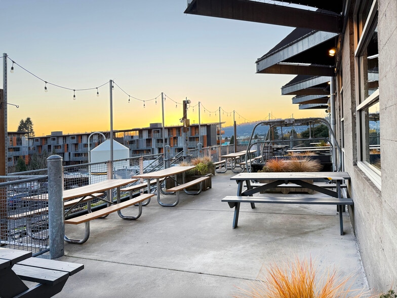 More Photos Of 2944 SE Powell Blvd, Portland Storefront Retail Office For Lease