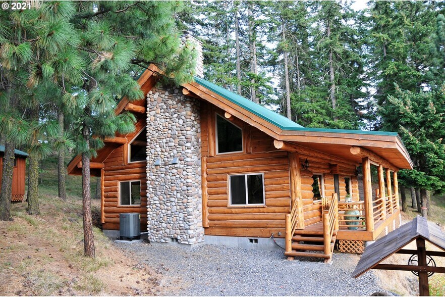 More Photos Of 82 Meadows Loop, Lyle Specialty For Sale