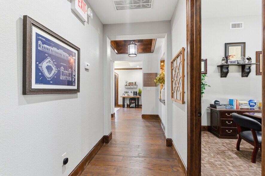 More Photos Of 2011 E Kirkwood Blvd, Southlake Office For Lease