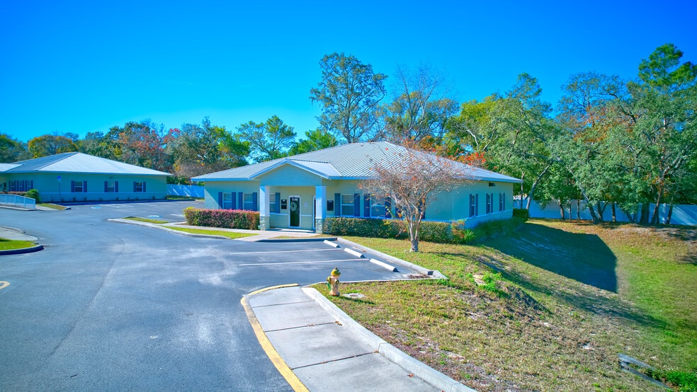More Photos Of 8344-8346 Forest Oaks Blvd, Spring Hill Medical For Sale