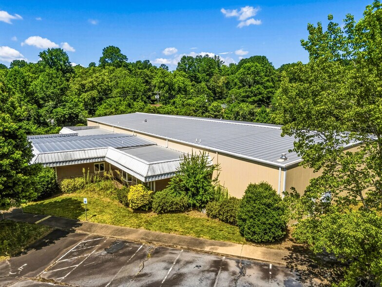 Primary Photo Of 235 Commerce St, Brevard Manufacturing For Sale