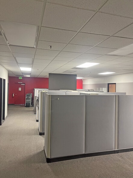 More Photos Of 25501 Arctic Ocean Dr, Lake Forest Warehouse For Lease