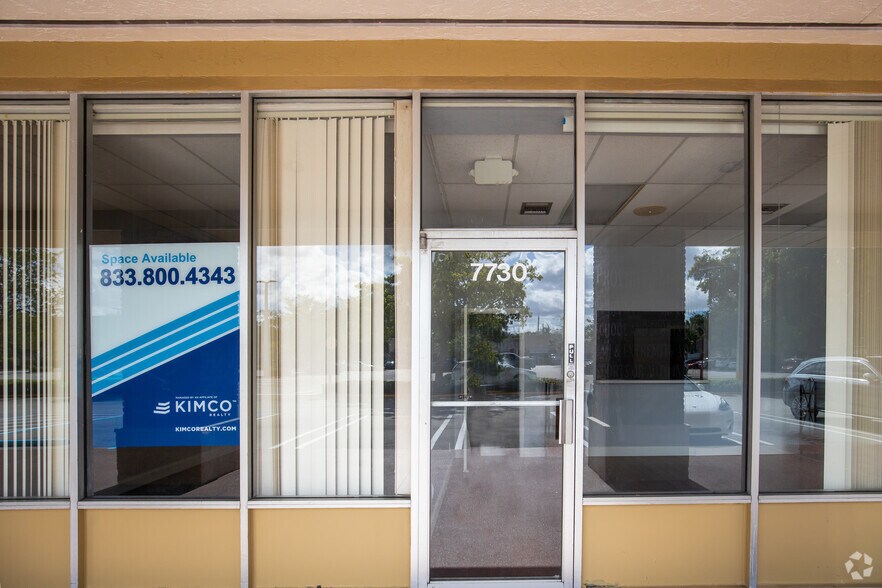 More Photos Of 7676 Peters Rd, Plantation Freestanding For Lease