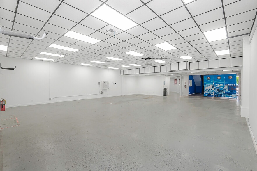 More Photos Of 3650 Coral Ridge Dr, Coral Springs Light Manufacturing For Sale