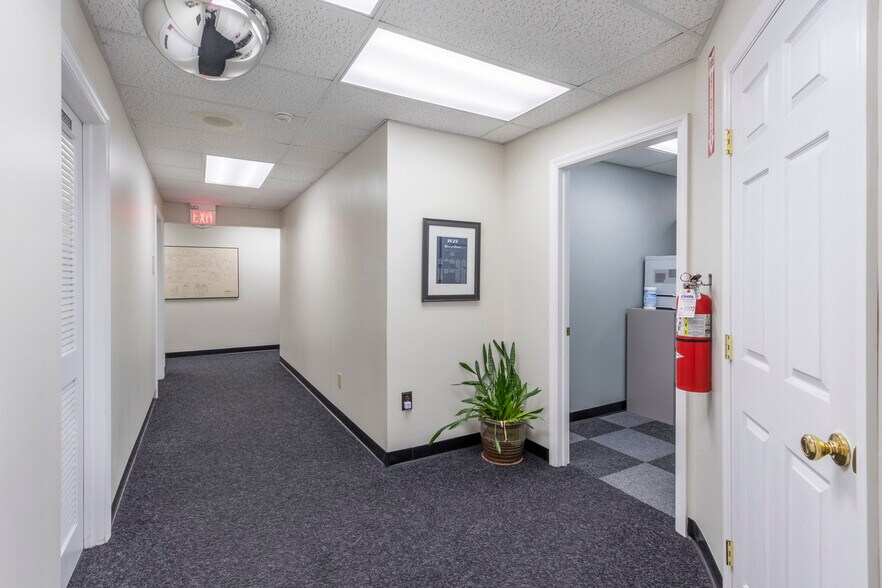 More Photos Of 5095 Crookshank Rd, Cincinnati Light Manufacturing For Sale