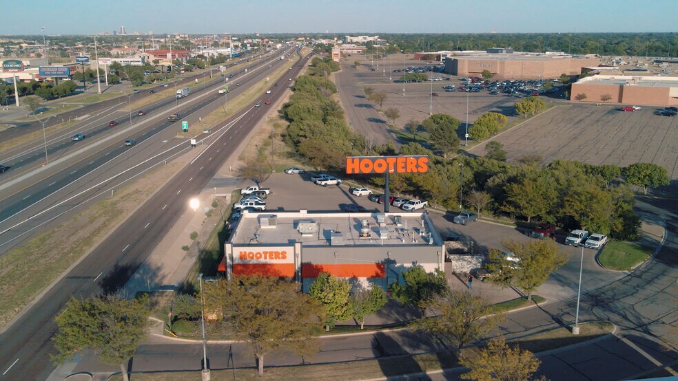 More Photos Of 8101 W I-40, Amarillo Restaurant For Lease
