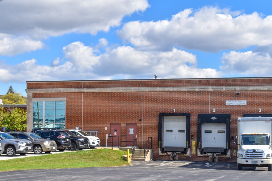 More Photos Of N88 W13901 Main St, Menomonee Falls Service For Lease