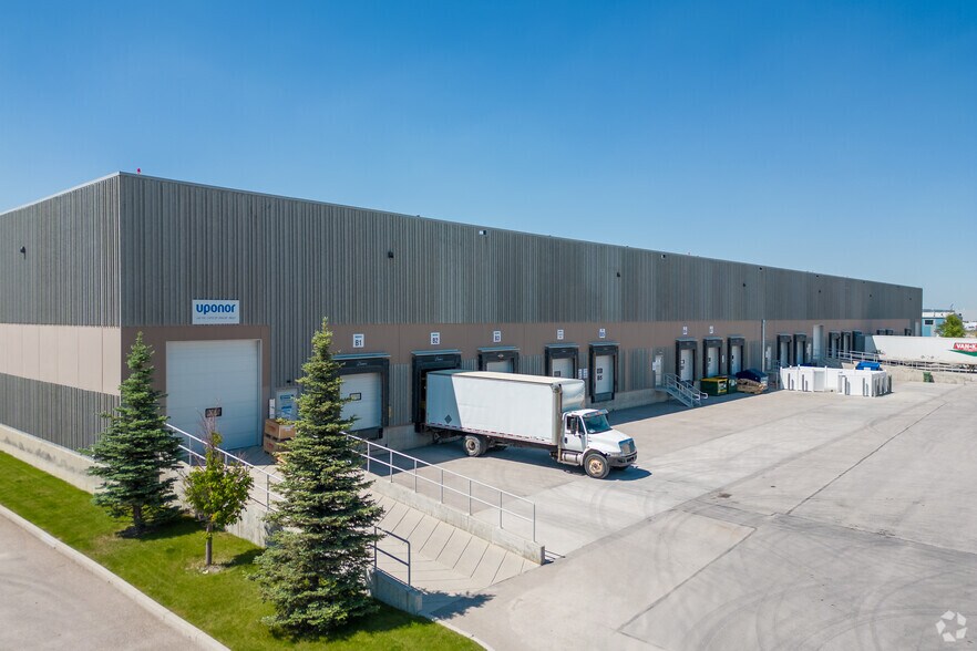 More Photos Of 10725 25th St NE, Calgary Warehouse For Lease