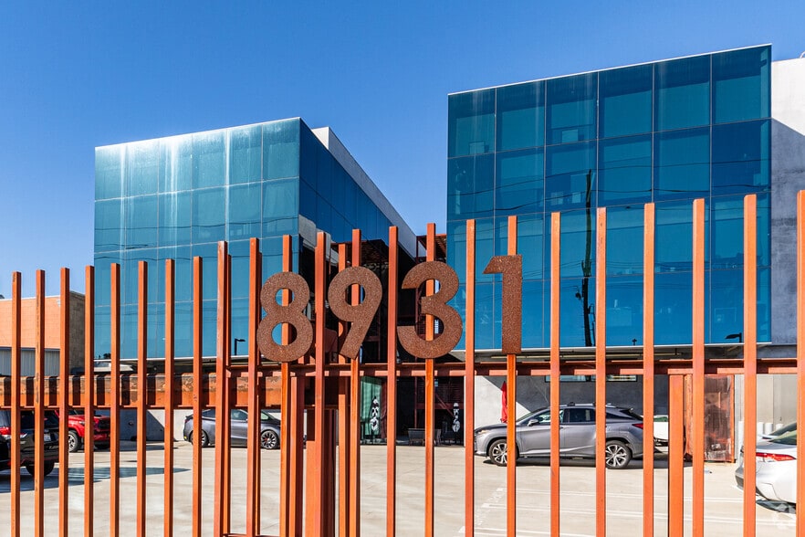 More Photos Of 8931 Ellis Ave, Los Angeles Loft Creative Space For Sale