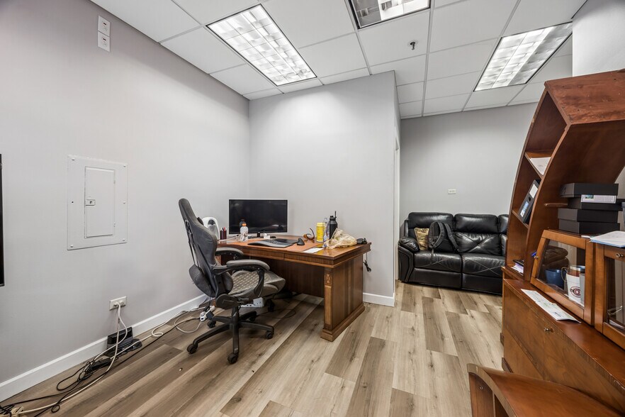 More Photos Of 17720-17724 Oak Park Ave, Tinley Park Office For Sale