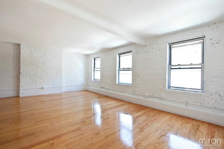 More Photos Of 66 Greenpoint Ave, Brooklyn Loft Creative Space For Sale