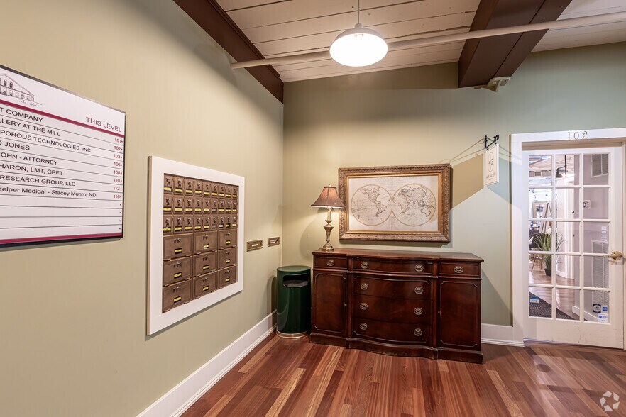 More Photos Of 2 Tunxis Rd, Tariffville Loft Creative Space For Lease