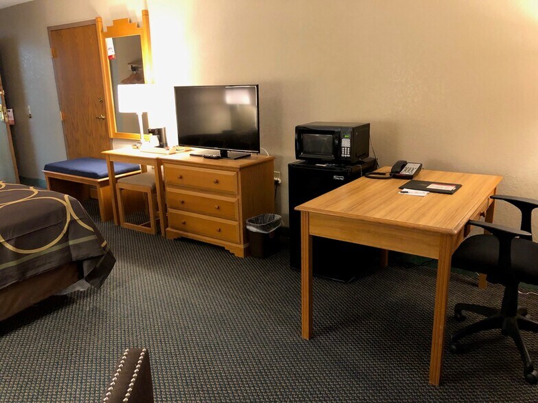 More Photos Of 210 N 2nd Ave, Sheldon Hotel For Sale