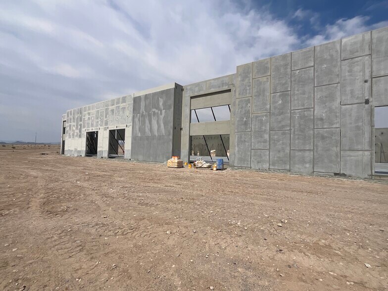 More Photos Of Laughlin Ranch Blvd, Bullhead City Warehouse For Lease