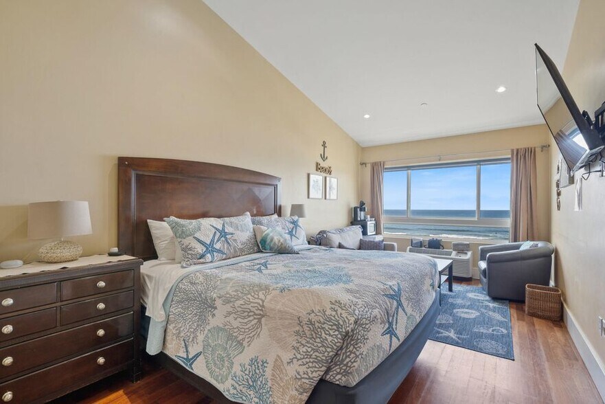 More Photos Of 1505 Pacific Ave NW, Oceanside Hotel For Sale