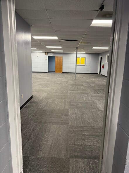 More Photos Of 6923 E 14th St, Tulsa Service For Sale