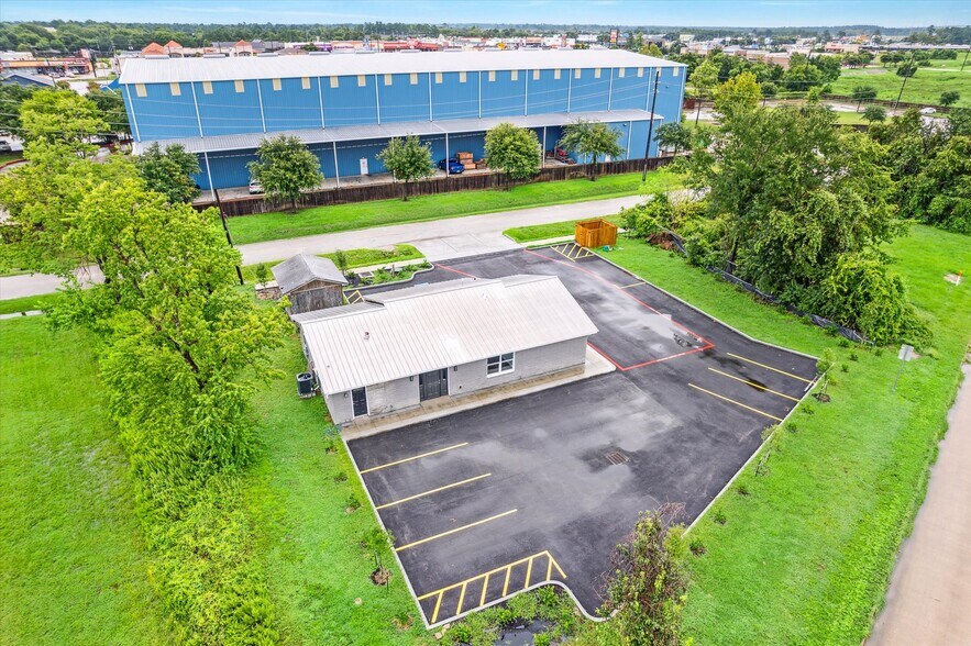 More Photos Of 28011 High Meadow Rd, Tomball Office Residential For Lease