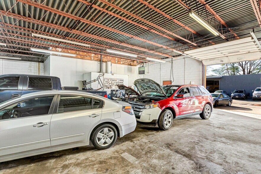 More Photos Of 6509 Dickens Pl, Richmond Auto Repair For Sale