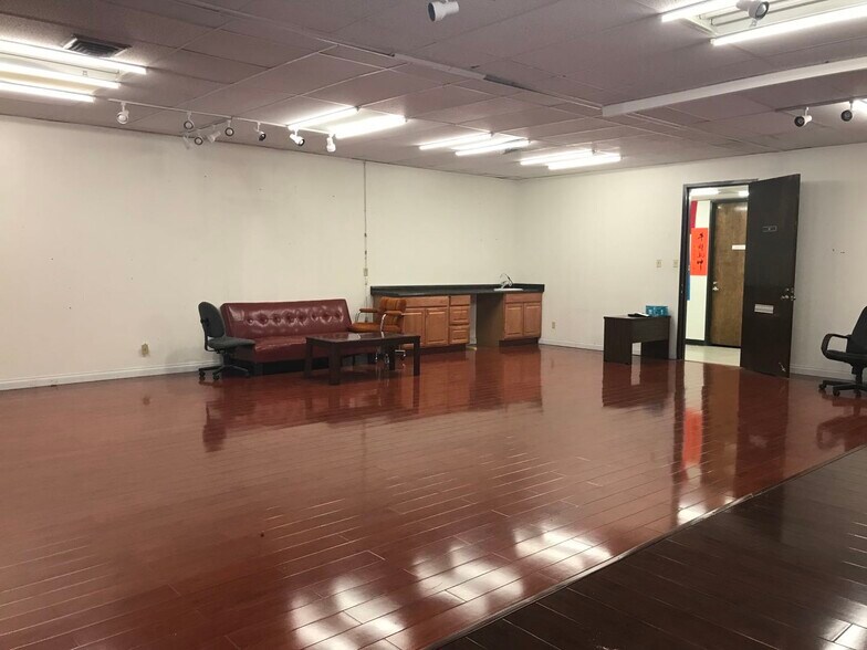 More Photos Of 9720 Town Park, Houston Office For Sale