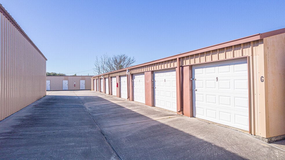 More Photos Of 207 27th St, San Leon Self Storage For Sale