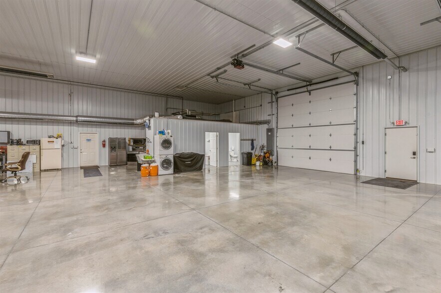 More Photos Of 33083 Ute Ave, Waukee Flex For Sale