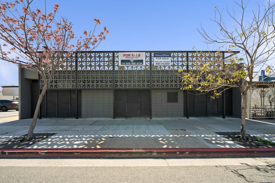 More Photos Of 903 N San Fernando Blvd, Burbank Storefront Retail Office For Sale