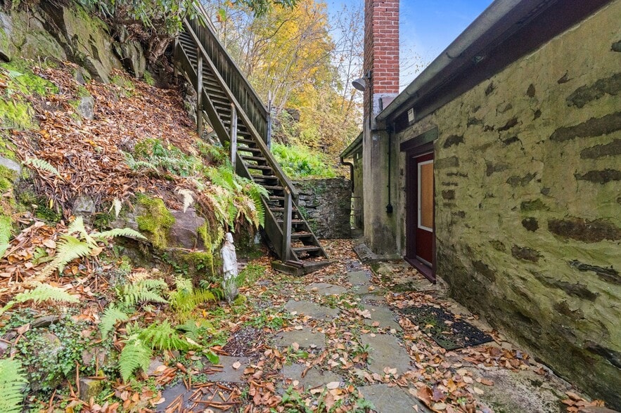 More Photos Of 23-25 Race St, Jim Thorpe Hospitality For Sale