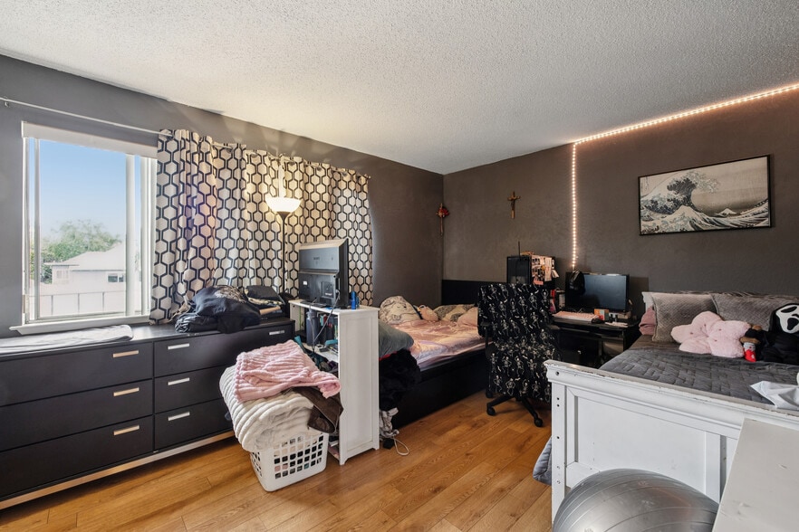 More Photos Of 125 Lorton Ave, Burlingame Apartments For Sale