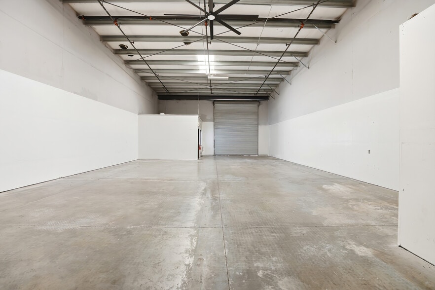 More Photos Of 2200-2248 MaryAnne Dr, Turlock Warehouse For Lease