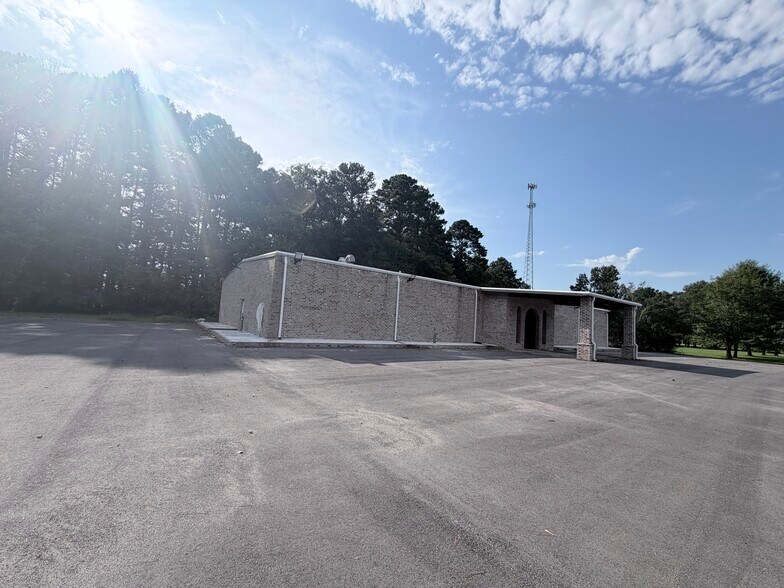 More Photos Of 17915 Elm, Athens Religious Facility For Sale