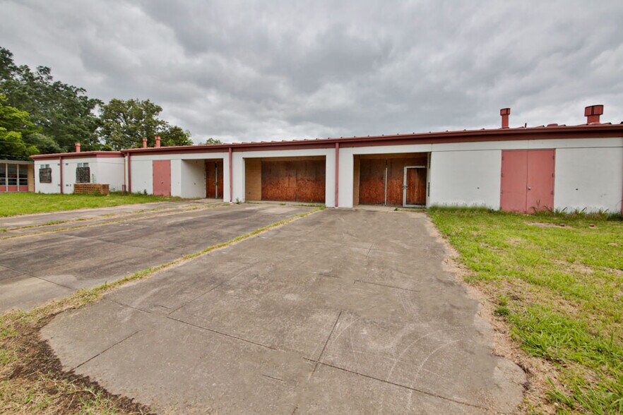 More Photos Of 805 Cleburne, West Helena Self Storage For Sale
