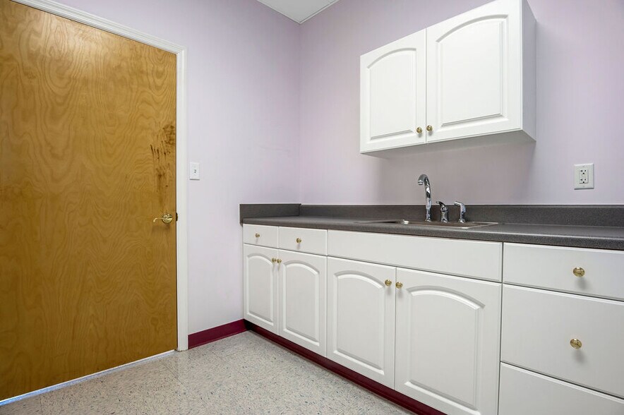 More Photos Of 43 Office Park Dr, Jacksonville Medical For Lease