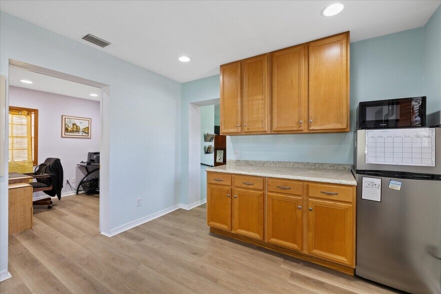 More Photos Of 6511 Main St, New Port Richey Office For Sale