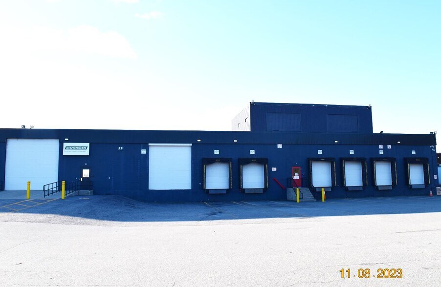 More Photos Of 100 Higginson Ave, Lincoln Distribution For Lease