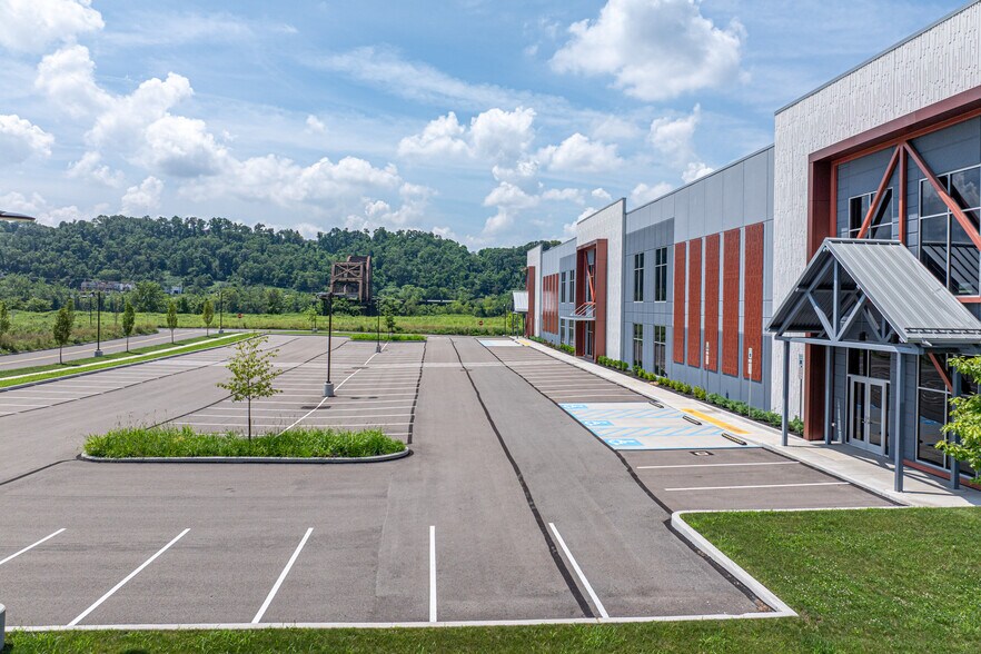 More Photos Of 150 E Shore Dr, Rankin Flex For Sale