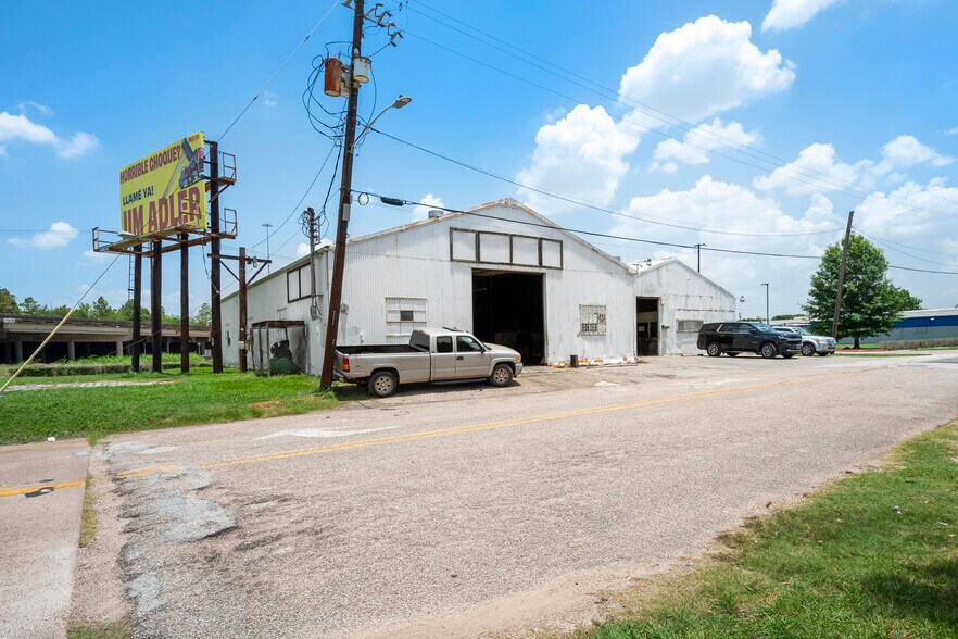 More Photos Of 6015 Ridgemont St, Houston Warehouse For Sale