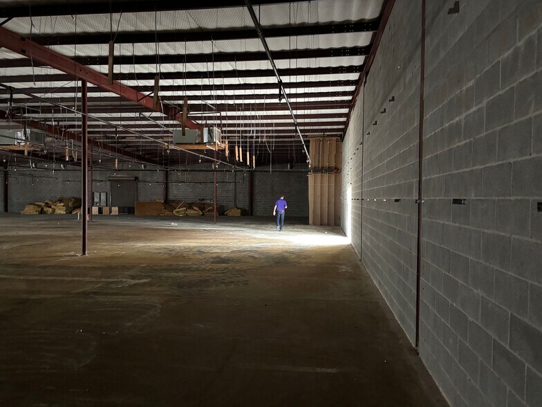 More Photos Of 201 N Pacific St, Conroe Freestanding For Lease