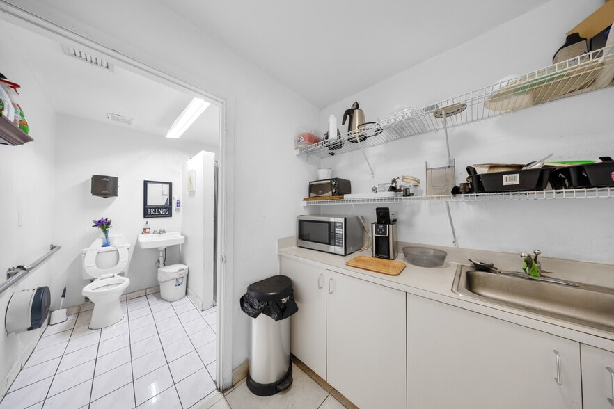 More Photos Of 7620 NW 25th St, Miami Distribution For Sale