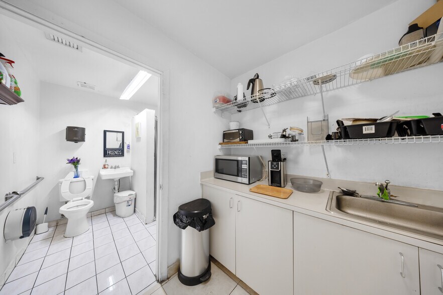 More Photos Of 7620 NW 25th St, Miami Distribution For Sale