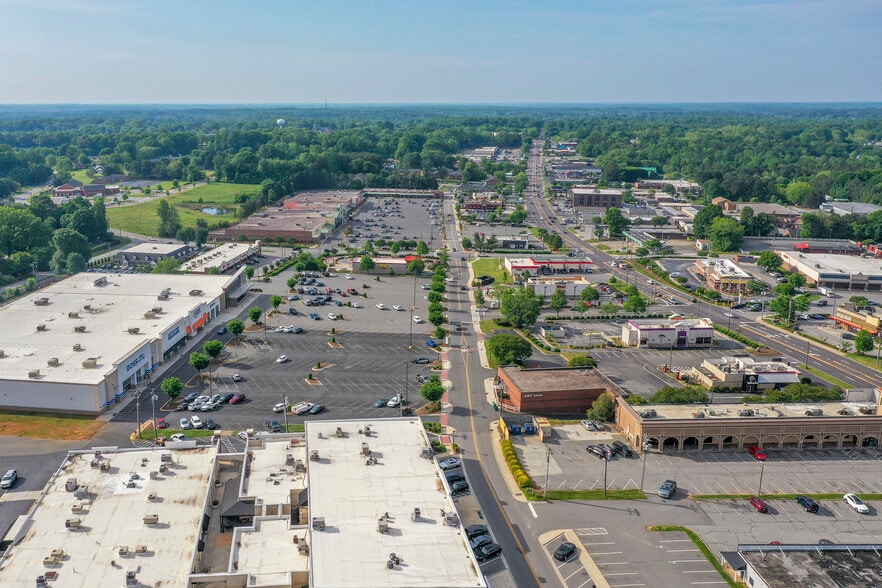 More Photos Of 6205 Ramada Dr, Clemmons Hotel For Sale