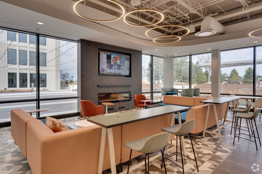 More Photos Of 1701 Golf Rd, Rolling Meadows Coworking Space